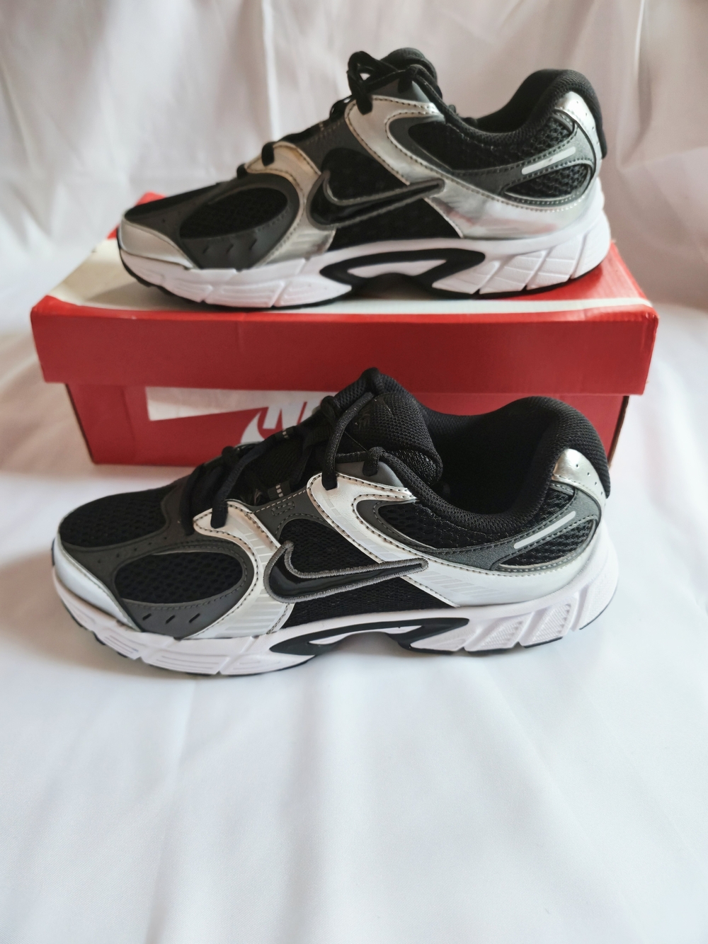 Nike Kids Black, Silver & White Trainers
